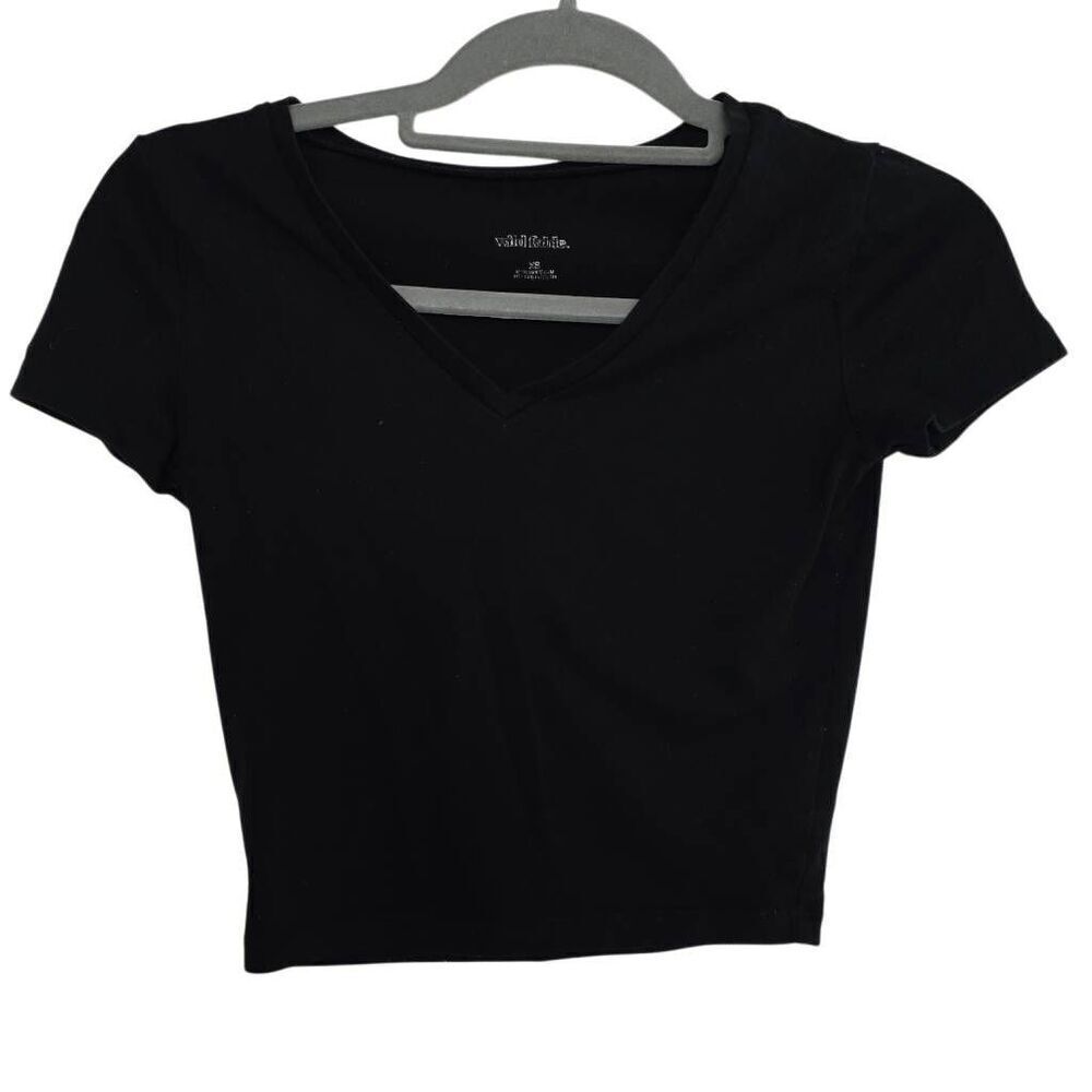 Wild Fable Women'sโSize XS Black V-Neck Cropped T-Shirt